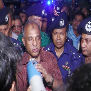 সৈয়দপুর বিমানবন্দরে স্বরাষ্ট্র উপদেষ্টার গাড়িবহর আটকে বিক্ষোভ