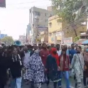 আওয়ামী লীগকে নিষিদ্ধের দাবিতে খুলনায় ব্লকেড
