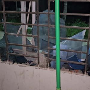 কাগজপত্রবিহীন মোটরসাইকেল ছাড়াতে এসে থানায় হামলা, আটক ৪