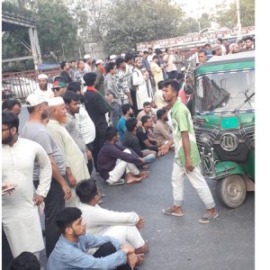 আ.লীগ নিষিদ্ধের দাবিতে উত্তরায় ঢাকা-ময়মনসিংহ সড়কে ‘ব্লকেড’