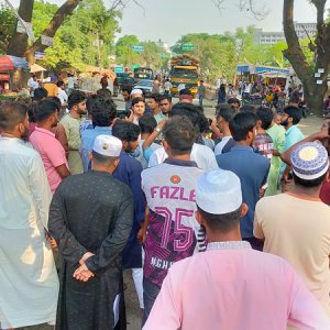 আওয়ামী লীগ নিষিদ্ধের দাবিতে ইবি শিক্ষার্থীদের মহাসড়ক অবরোধ