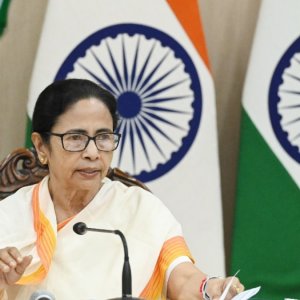 কলকাতায় যুদ্ধের প্রস্তুতি মমতা সরকারের