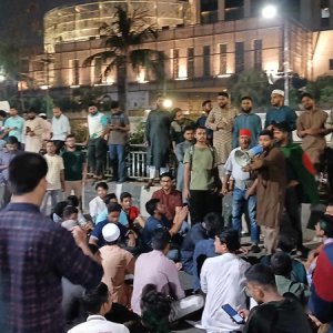 ‘মার্চ টু যমুনা’ ঘোষণা দিয়ে হোটেল ইন্টারকন্টিনেন্টালের সামনে হাসনাতরা