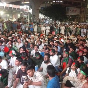 সরকারের সঙ্গে বৈঠকে হাসনাতসহ শীর্ষ নেতারা, সিদ্ধান্তের অপেক্ষায় শাহবাগের আন্দোলনকারীরা