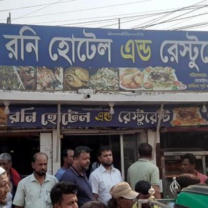 হোটেলে কিশোর কর্মচারীর গায়ে ভাতের গরম মাড় ঢেলে দিয়েছেন বাবুর্চি