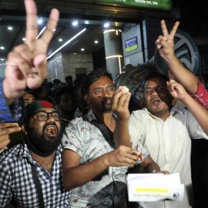 আ.লীগের দলীয় কার্যক্রম নিষিদ্ধের প্রজ্ঞাপনে এনসিপির মিষ্টি বিতরণ