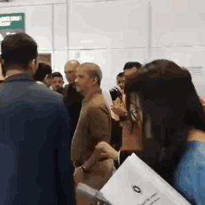 বন্ধ শ্রমবাজার নিয়ে আলোচনা করতে মালয়েশিয়ায় উপদেষ্টা আসিফ নজরুল