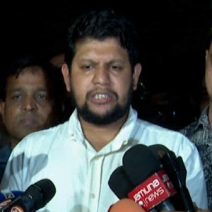 জবির সমস্যা সমাধানে আলোচনা করে ব্যবস্থা নেওয়া হবে: উপদেষ্টা মাহফুজ