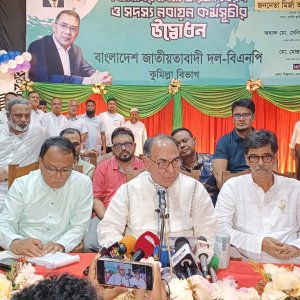 আগে কুকুরের মুখে ছিলাম, এখন বাঘের মুখে পড়েছি আমরা: মির্জা আব্বাস