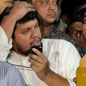 উপদেষ্টা মাহফুজের মাথায় বোতল নিক্ষেপ, হাসনাত বললেন ‘প্রত‍্যাশিত নয়’