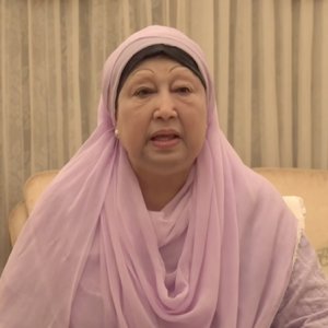 খুব শিগগিরই বাংলাদেশে গণতন্ত্র পুনঃপ্রতিষ্ঠিত দেখতে পাবো: খালেদা জিয়া