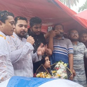 সংস্কার ও নির্বাচন নিয়ে ধীর গতিতে কাজ করছে সরকার: নাহিদ ইসলাম
