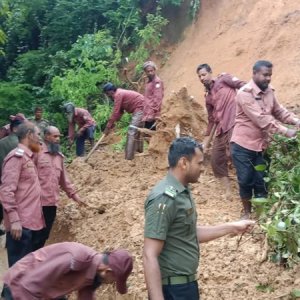 টানা বৃষ্টিতে বিপর্যয়, পাহাড়িদের পাশে হিল আনসার ও ভিডিপি