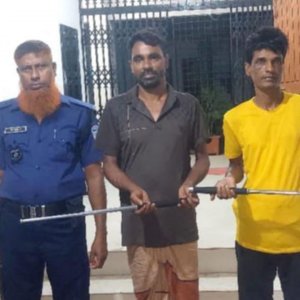 চাঁদা না পেয়ে ইজিবাইক চালককে পিটিয়ে আহত, বিএনপি নেতা ও সহযোগী গ্রেফতার