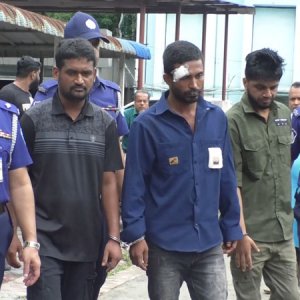 সন্ধ্যায় জেল থেকে বেরিয়ে রাতে ডাকাতি করতে গিয়ে ধরা