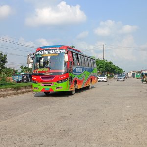ঢাকা-চট্টগ্রাম মহাসড়কে বেড়েছে চাপ, ধীরগতিতে চলছে পরিবহন
