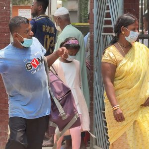 করোনা সংক্রমণ: হিলি ইমিগ্রেশনে মাস্ক ছাড়া প্রবেশ নিষিদ্ধ
