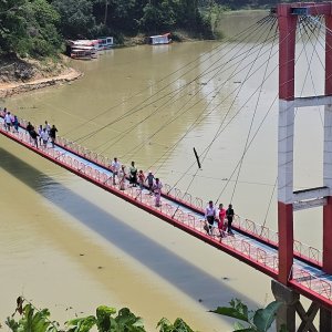 হ্রদ, পাহাড়, ঝরনা—রাঙামাটিতে বেড়েছে পর্যটকদের আনাগোনা