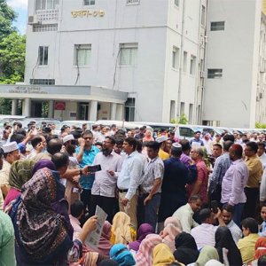 ঈদের ছুটি শেষে প্রশাসনে কর্মপরিবেশ ফিরিয়ে আনা বড় চ্যালেঞ্জ
