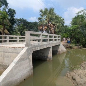 ২৮ লাখ টাকার কালভার্টের নেই সংযোগ সড়ক
