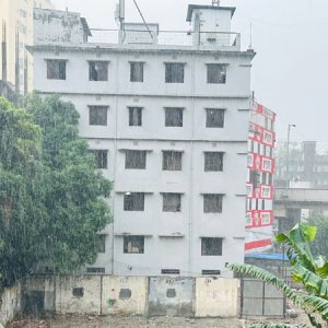 রাজধানীতে স্বস্তির বৃষ্টি, কমলো তাপমাত্রা