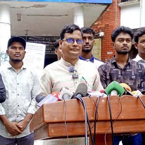 সেই ওসির সাসপেন্ড ও ঘটনার তদন্ত চান শিক্ষক মাহমুদুল হক