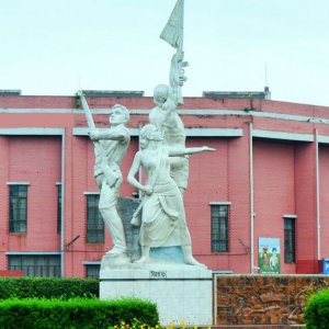 র্যাগিংয়ের অভিযোগে কৃষি বিশ্ববিদ্যালয়ের ৩ ছাত্রীকে হল থেকে বহিষ্কার