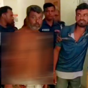 ঘুম থেকে ডেকে মেম্বারকে কুপিয়ে হত্যা, মারধর করে দুজনকে পুলিশে সোপর্দ