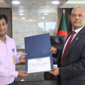 এটিসি কন্ট্রোলার জাহিদুল ইসলামকে বেবিচকের সম্মাননা