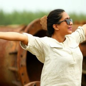 অনুদান কমিটি থেকে অভিনেত্রীর অব্যাহতি!
