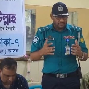 জামায়াতের অনুষ্ঠানে ‘সৎ’ লোককে ভোট দিতে বলা পুলিশ কর্মকর্তার বিরুদ্ধে ব্যবস্থা নেওয়ার ঘোষণা