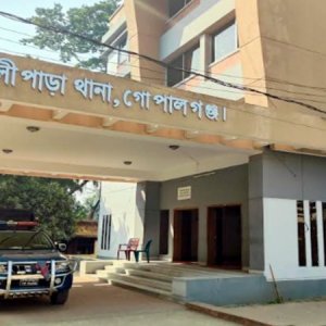 বিক্ষোভ মিছিল করায় কোটালীপাড়া আ.লীগের ১৬৫৫ নেতাকর্মীর বিরুদ্ধে মামলা