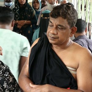 আ.লীগ নেতাকে ধরতে গিয়ে বঁটির আঘাতে এসআই আহত