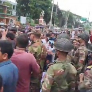 নাটক সাজিয়ে কলেজছাত্রকে হত্যার অভিযোগ, বিচার দাবিতে পুলিশ সুপারের কার্যালয় ঘেরাও