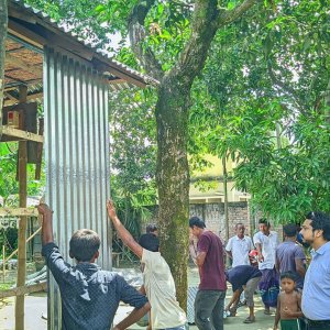 রংপুরে হামলার শিকার পরিবারগুলো বাড়ি ফিরছে, প্রশাসনের উদ্যোগে ঘর মেরামত