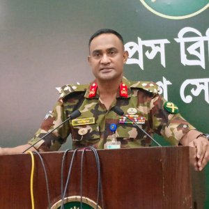 আওয়ামী লীগ কর্মীদের প্রশিক্ষণ দেওয়ার অভিযোগ, মেজর সাদিক সেনা হেফাজতে