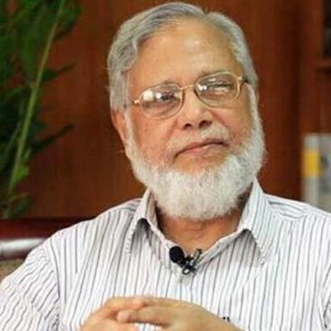 সাবেক প্রধান বিচারপতি খায়রুল হকসহ ৮ জনের বিরুদ্ধে দুদকের মামলা