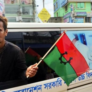 সরকারি অ্যাম্বুলেন্স নিয়ে বিএনপি নেতার শোডাউন