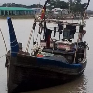 নদীতে নৌকায় গ্যাস সিলিন্ডার বিস্ফোরণ, দগ্ধ ৪