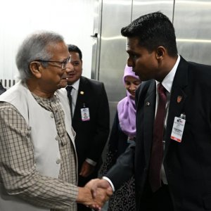 মালয়েশিয়ায় পৌঁছেছেন প্রধান উপদেষ্টা