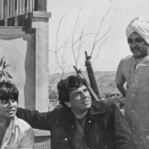 ‘শোলে’ নয়, ধর্মেন্দ্রর প্রিয় সিনেমা ‘প্রতিজ্ঞা’!