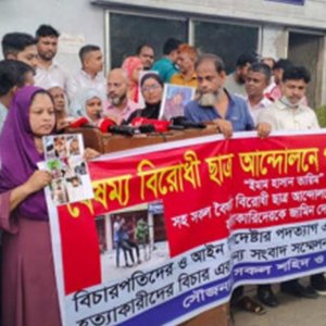 আল্টিমেটাম দিয়ে সড়ক ছাড়লেন জুলাই শহীদ পরিবার ও আহতরা