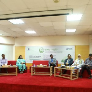 পাবলিক বিশ্ববিদ্যালয়ে সৌরবিদ্যুৎ স্থাপনে ইউজিসি ও ডিআইইউ’র চুক্তি