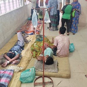 বঙ্গোপসাগরে ট্রলারডুবি: দুই দিন পর ১৫ জেলে উদ্ধার, নিখোঁজ ৫