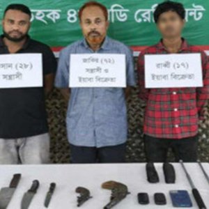 চট্টগ্রামের বোয়ালখালীতে পিস্তলসহ আটক ৩