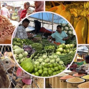 লাগামহীন বাজারে বেড়েছে ডাল, আটা ও তেলের দাম