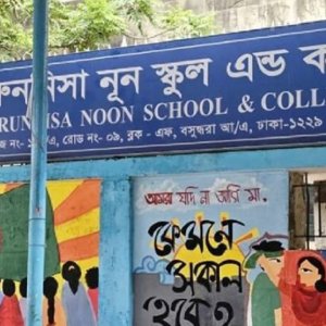 হিজাব পরায় ছাত্রীদের ক্লাস থেকে বের করার অভিযোগে শিক্ষক বরখাস্ত