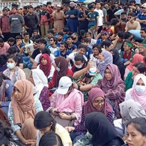 এবার ইন্টারকন্টিনেন্টালের সামনে প্রকৌশল শিক্ষার্থীদের বিক্ষোভ, সতর্ক অবস্থানে পুলিশ
