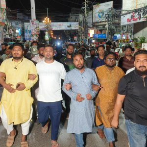 নুরের ওপর হামলার প্রতিবাদে দেশজুড়ে বিক্ষোভ, জাতীয় পার্টির অফিস ভাঙচুর