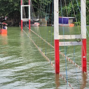 এক মাস ধরে ডুবে আছে ঝুলন্ত সেতু, দুশ্চিন্তায় পর্যটন ব্যবসায়ীরা